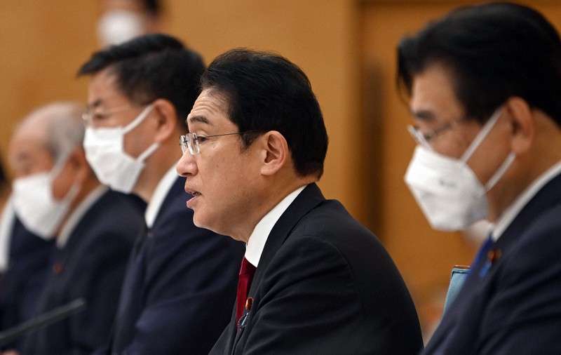 新しい資本主義実現会議で発言する岸田文雄首相(右から2人目)=首相官邸で2022年11月28日午後7時1分、竹内幹撮影
