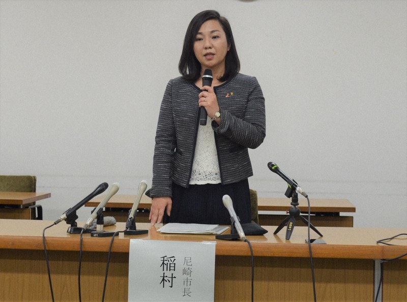 USBメモリー紛失問題の調査報告を受け、記者会見する稲村和美市長=兵庫県尼崎市役所で2022年11月28日午後5時17分、亀田早苗撮影