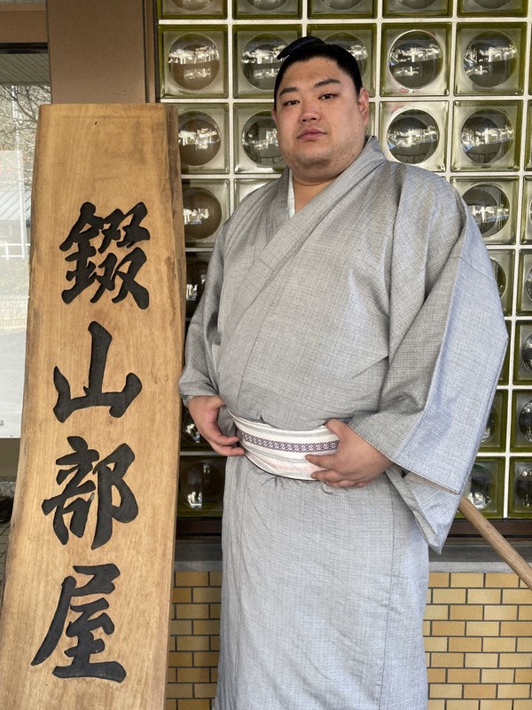 初優勝から一夜明け、記者会見した阿炎=福岡県篠栗町の錣山部屋宿舎で2022年11月28日(日本相撲協会提供)