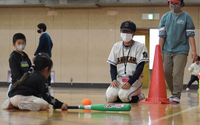 どんな人にも優しく」 寒川高野球部、子どもたちに体験教室 ／神奈川