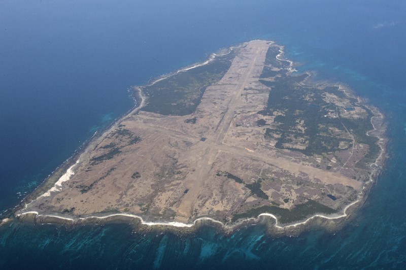 自衛隊施設の建設が計画されている馬毛島=鹿児島県西之表市で2022年3月8日午後2時4分、本社ヘリから上入来尚撮影