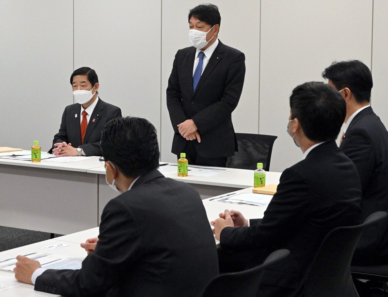 ワーキングチームの会合で発言する自民党の小野寺五典安保調査会長(奥右)。同左は公明党の佐藤茂樹外交安保調査会長=衆院第2議員会館で2022年11月30日午後3時3分、竹内幹撮影