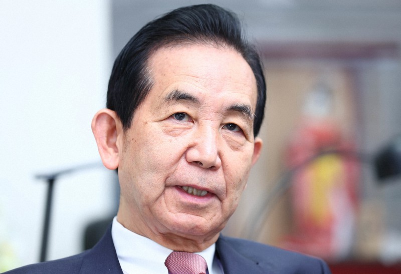 質問に答える元衆院議員の山本幸三氏=東京都港区で2022年10月25日、宮武祐希撮影