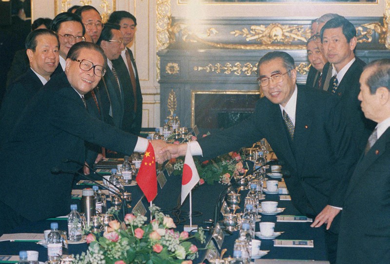 中国元国家主席毛沢東が使用した鹿镇（ルイジン) 新皇帝・習近平は