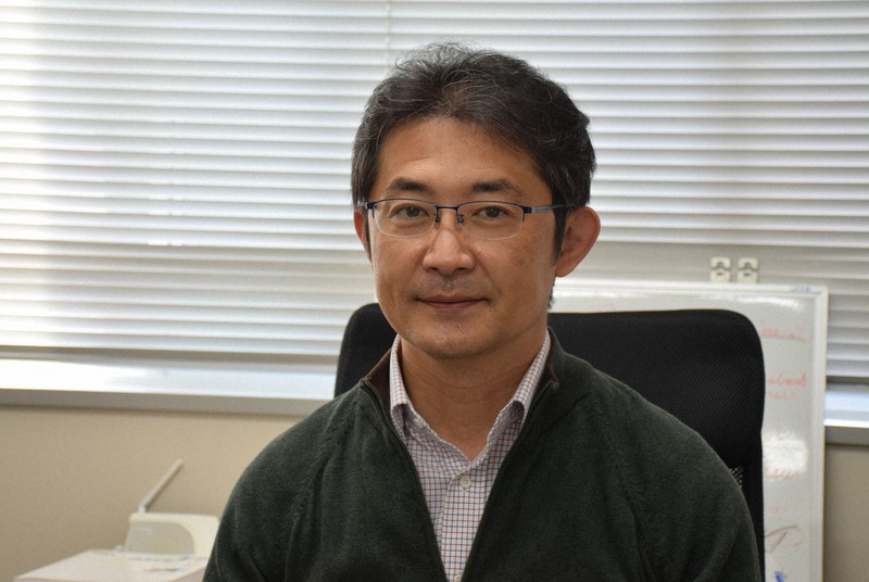 歯ぎしりのメカニズムを研究する加藤隆史・大阪大教授=大阪府吹田市の大阪大で2022年11月10日午前11時15分、柳楽未来撮影