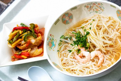 フォーとギョーザ黒酢野菜あんかけ