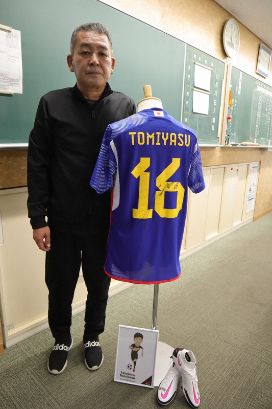 クラス文集に「必ず恩返し」 冨安健洋選手の恩師ら、次戦も期待