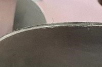 先端が削れたステンレス製しゃもじ=千葉市教育委員会提供