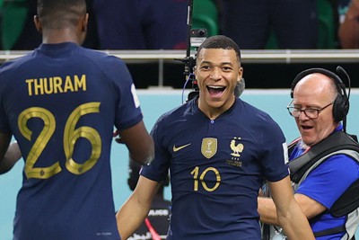 ジルーのフランス歴代最多52ゴールで8強入り アンリの記録抜く