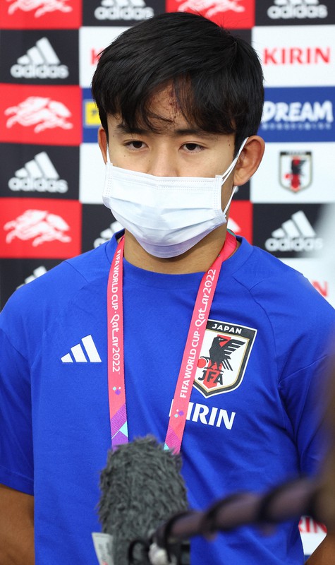 クロアチア戦から一夜明け、記者の質問に答える久保建英=カタール・ドーハで2022年12月6日、宮武祐希撮影
