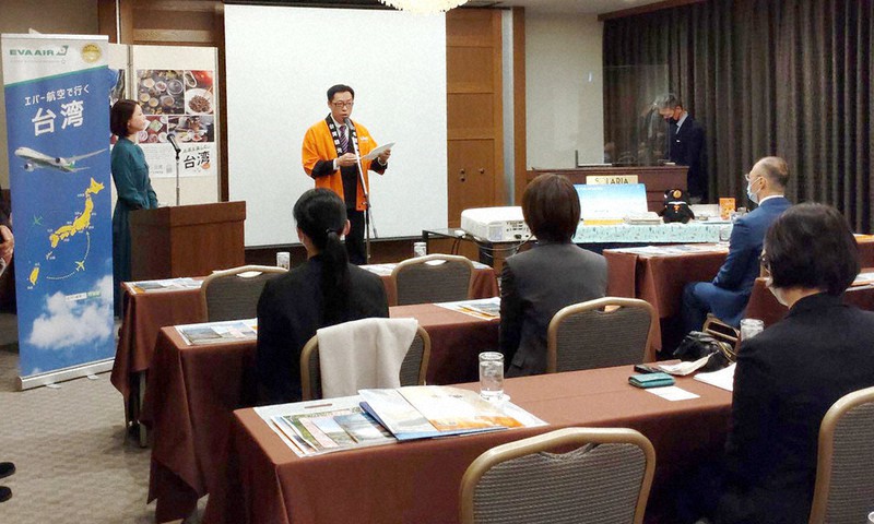 台湾観光セミナーであいさつする洪所長=福岡市中央区で2022年12月6日、水上泰孝撮影