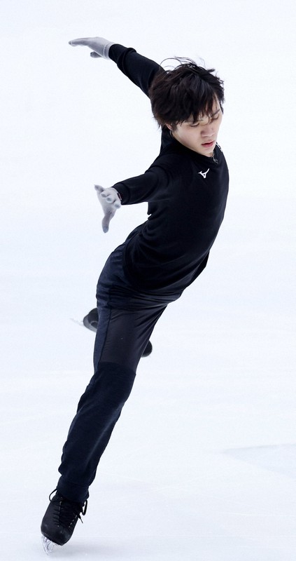 本番リンクで練習する宇野昌磨=イタリア・トリノのパラベラ競技場で2022年12月7日、貝塚太一撮影