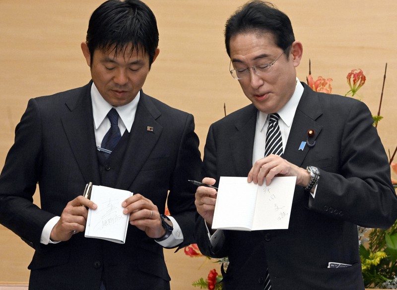 宏池会と語る会」 岸田ノート 岸田文雄首相 サイン （直筆ではご