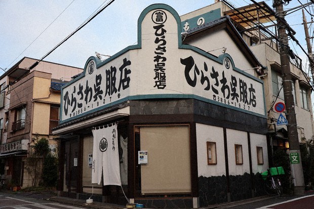 Survivor of 1945 Tokyo Air Raid recounts bombing experience