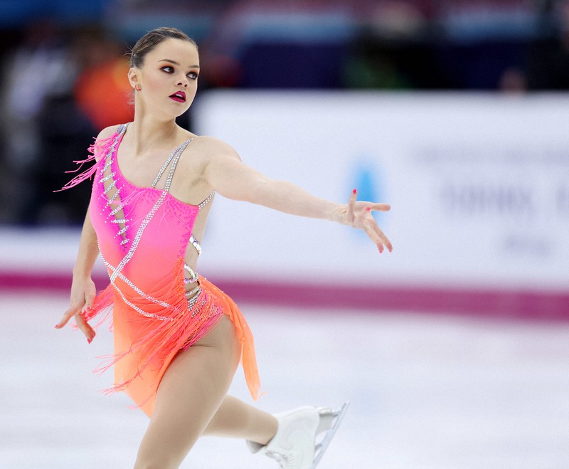 女子SPで演技するベルギーのルナ・ヘンドリックス=イタリア・トリノのパラベラ競技場で2022年12月9日、貝塚太一撮影