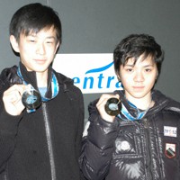 宇野昌磨と山本草太、再び一緒に表彰台に フィギュアスケート [写真