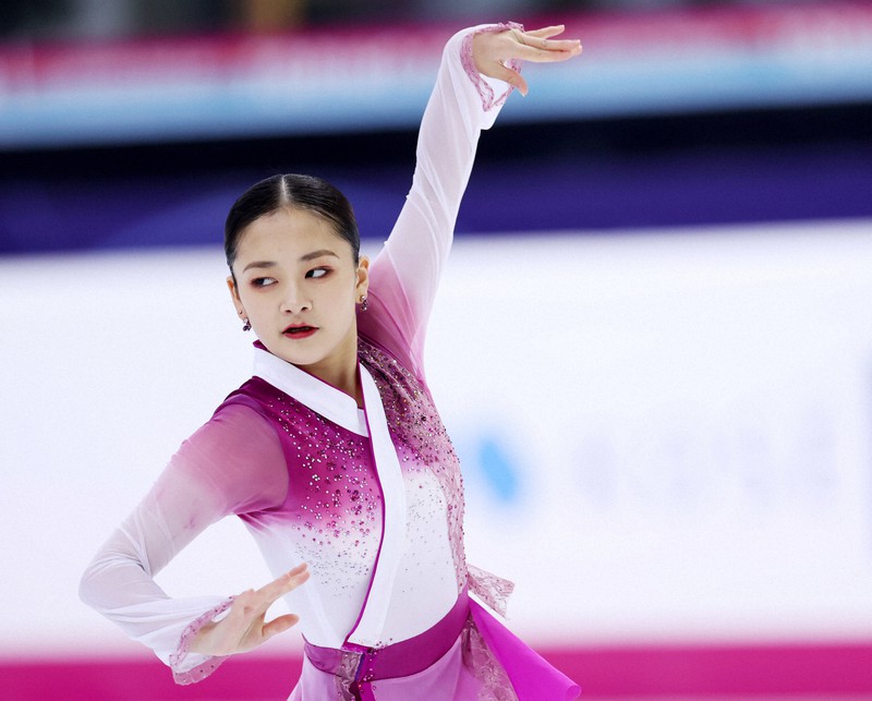 女子フリーで演技する渡辺倫果＝イタリア・トリノのパラベラ競技場で2022年12月10日、貝塚太一撮影