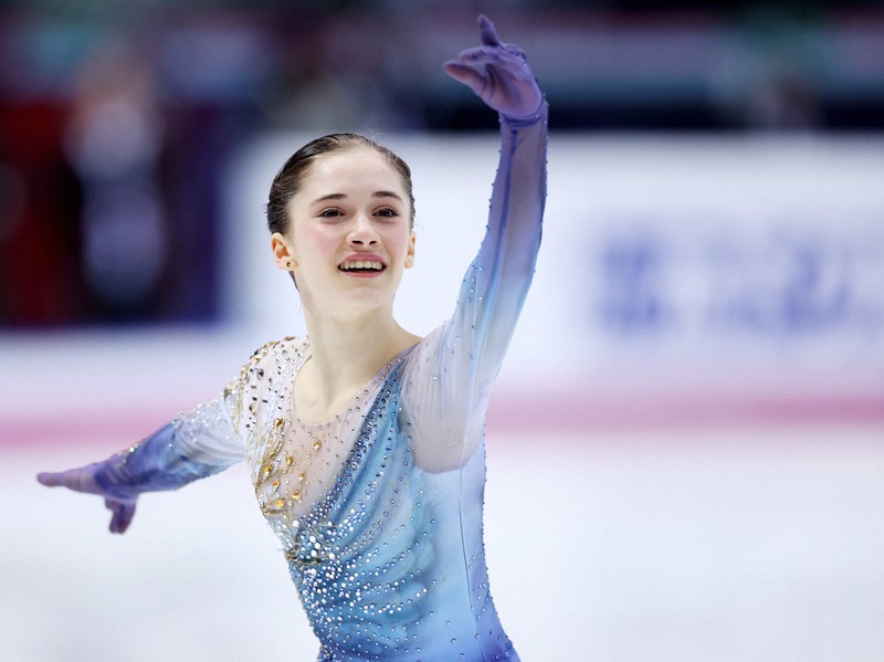 女子フリーで演技する米国のイザボー・レビト＝イタリア・トリノのパラベラ競技場で2022年12月10日、貝塚太一撮影