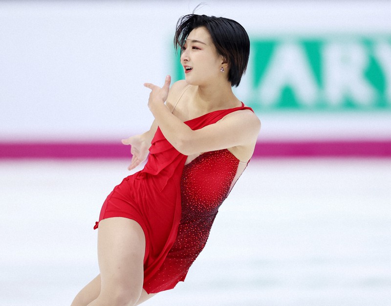 女子フリーで演技する坂本花織＝イタリア・トリノのパラベラ競技場で2022年12月10日、貝塚太一撮影