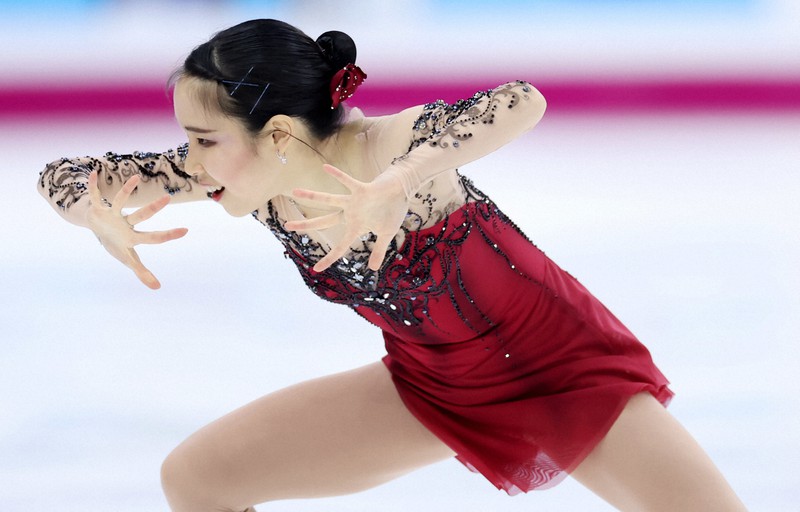 女子フリーで演技する三原舞依＝イタリア・トリノのパラベラ競技場で2022年12月10日、貝塚太一撮影