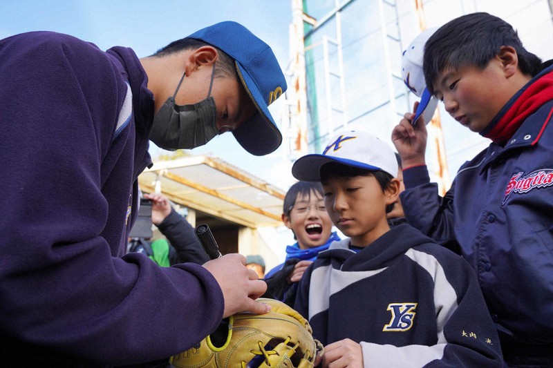 甲子園夏4強、聖光学院が小学生に野球教室 記念品は球児憧れの