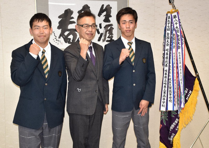 全国高校ラグビー：岐阜工、笠松町長を表敬 「花園で正月迎える