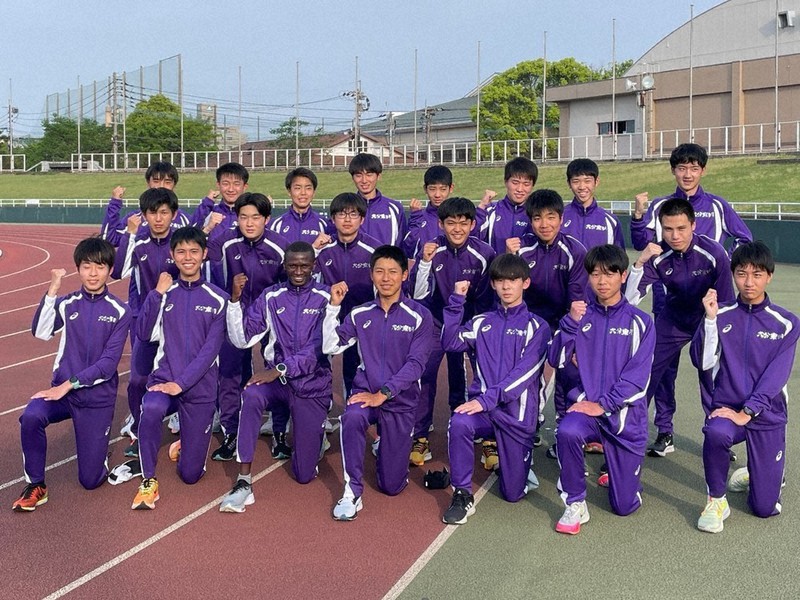 R*！様 ASICS 陸上用ジャージ 紫 大分東明 古都駆ける：高校駅伝'22 県勢の顔／上 大分東明・男子 九州代表の意地