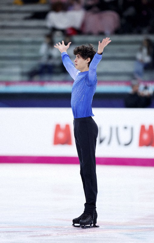 フィギュアスケート リンクでは2メートル「超」大型新星