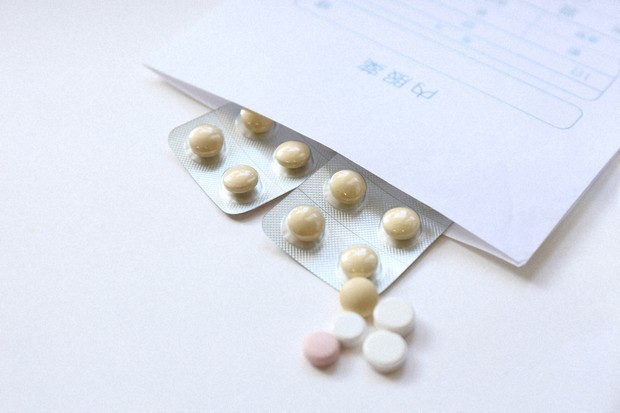 内服拒否ページ 飲んだはずの薬が食器の上や床に…Cさんが服薬を拒否したわけ