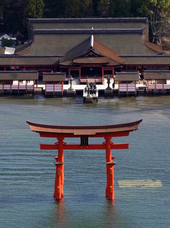 鮮やかな朱色がよみがえった世界遺産・厳島神社の大鳥居 [写真特集1/10