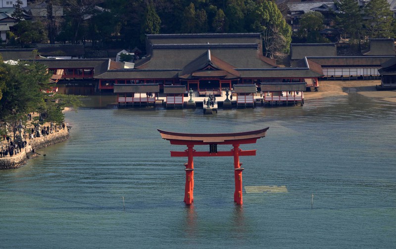 鮮やかな朱色がよみがえった世界遺産・厳島神社の大鳥居 [写真特集1/10