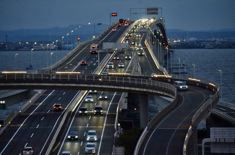 開業25年 東京湾アクアラインの今 渋滞予知、AIの「学び場