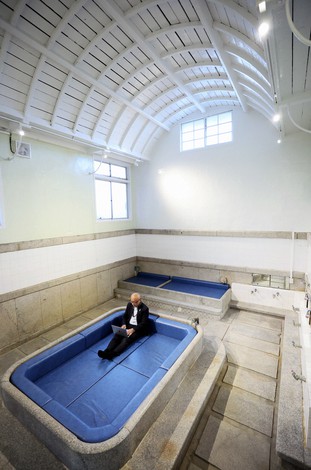 Public bath house abandoned for over 25 yrs in Osaka Pref. reborn as ...
