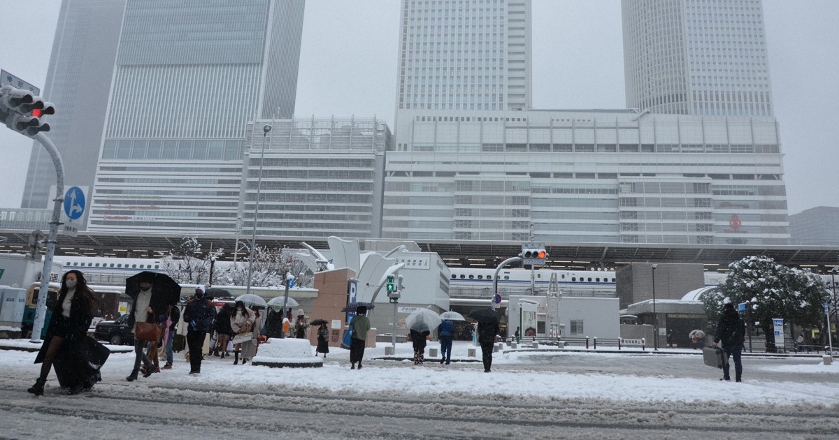 名古屋で初雪、積雪10センチ 名古屋高速は全線通行止め [写真