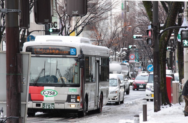 名古屋で初雪、積雪10センチ 名古屋高速は全線通行止め [写真