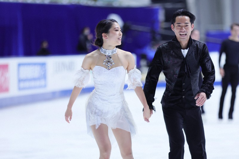 Kmarouse] 女の子の長袖の花飾りフィギュアスケートドレス、女性の高