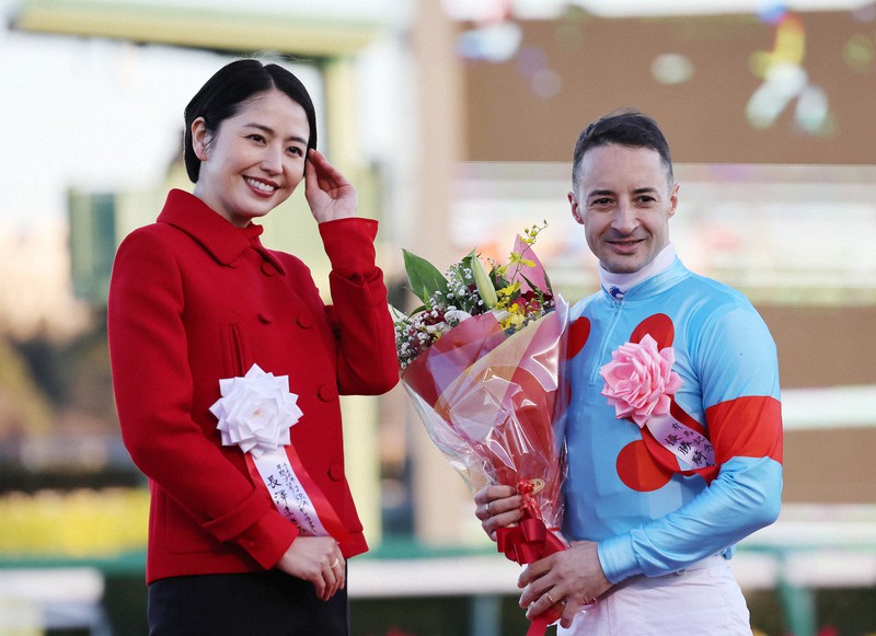 イクイノックスが優勝 競馬・有馬記念 [写真特集1/14] | 毎日新聞