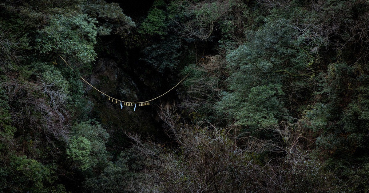断崖絶壁、しめ縄張り 登山のプロ協力 天岩戸神社 ／宮崎 | 毎日新聞