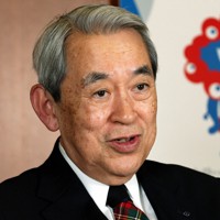 インタビューに応じる関西経済連合会の松本正義会長＝大阪市北区で2022年12月15日、中川祐一撮影