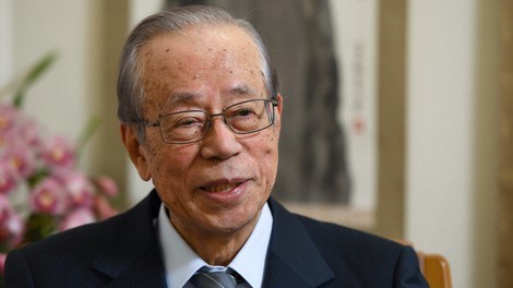 フォード元大統領、キッシンジャー元国務長官、福田赳夫元首相　サイン色紙 福田康夫 - Wikipedia