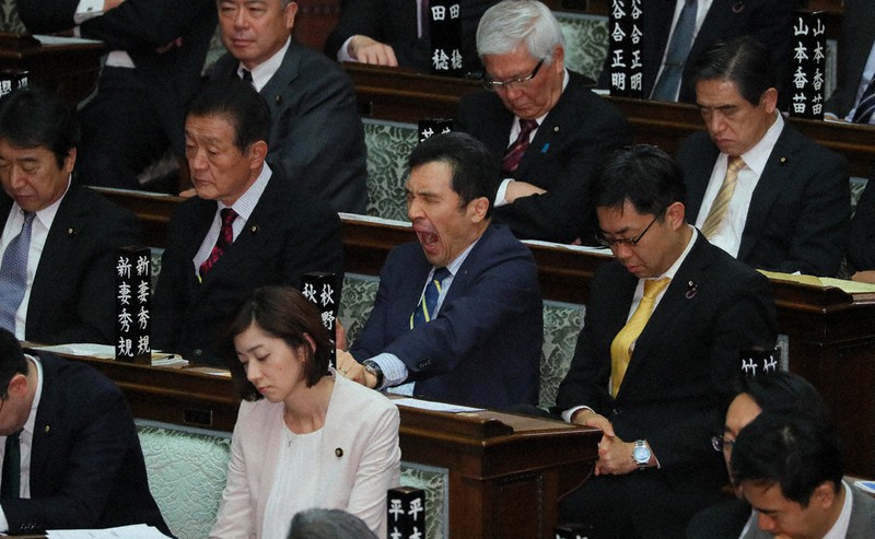 居眠り策?酸素ボックス 設置から半世紀「のある審議を」 | 日新聞