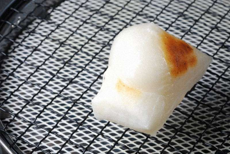 9 sent to hospital in Tokyo after choking on New Year's rice cake, 1 dead The Mainichi