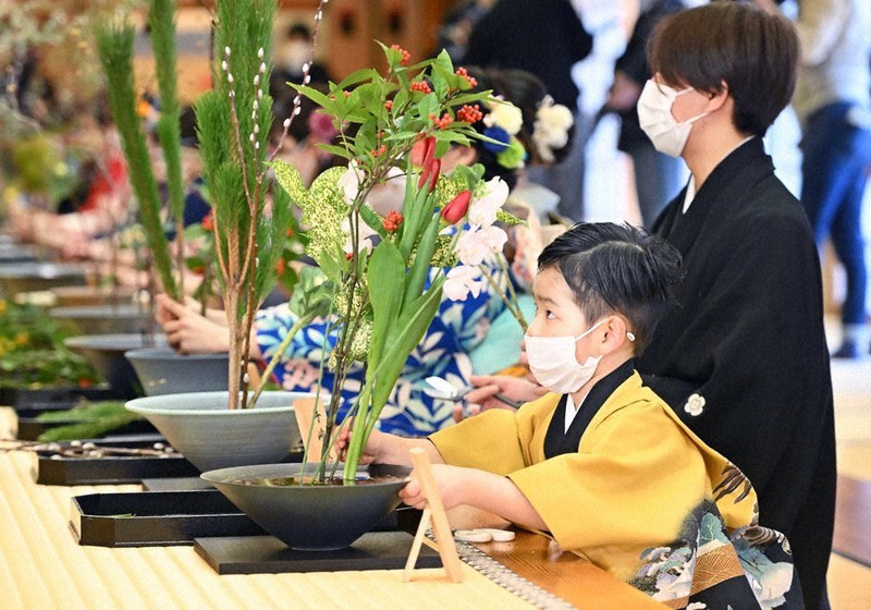 華と真剣勝負 池坊・初生け式 | 毎日新聞
