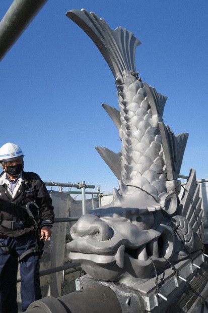 島原城天守閣に新「しゃちほこ」 ／長崎 | 毎日新聞