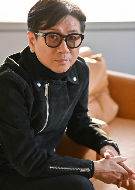 歌はタイムマシン」 藤井フミヤに教えた「TRUE LOVE」 | 毎日新聞