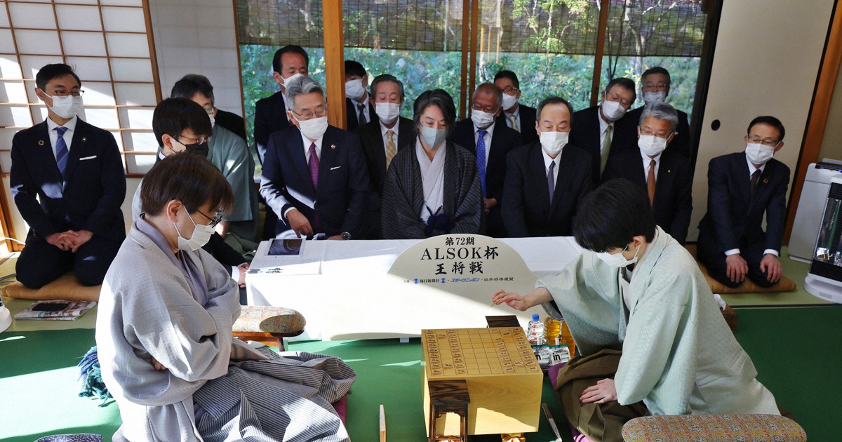 藤井王将が自信を持って応対」神谷広志八段がみる王将戦第1局初日