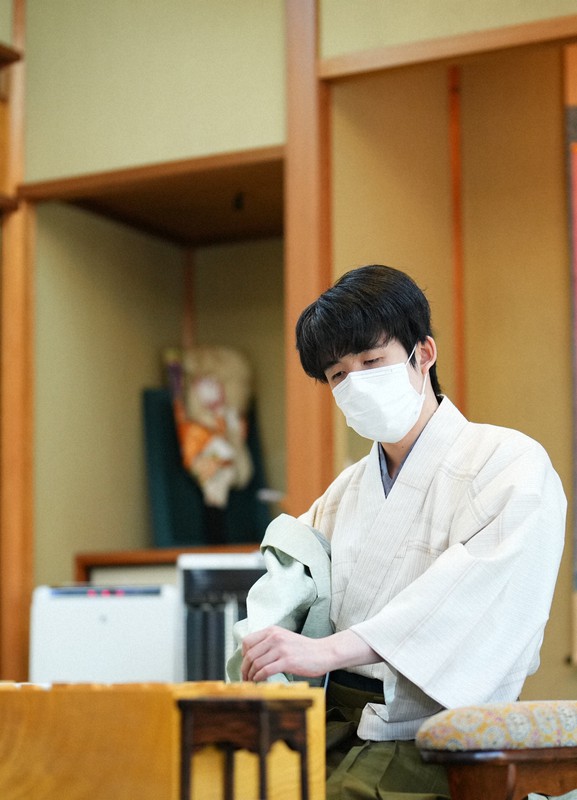 藤井聡太王将が羽生善治九段に先勝 第72期王将戦第1局2日目 [写真特集