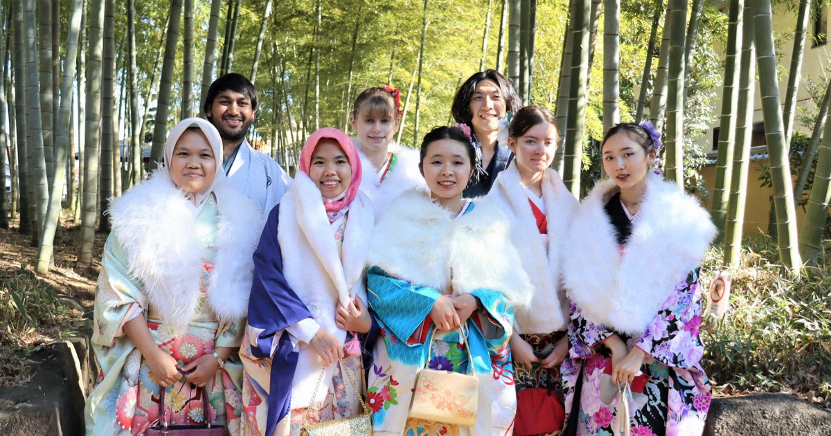 Foreign residents get to walk out in kimono at culture event north of