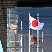 首相官邸に掲げられた日の丸＝東京都千代田区で2023年1月11日午前10時39分、竹内幹撮影