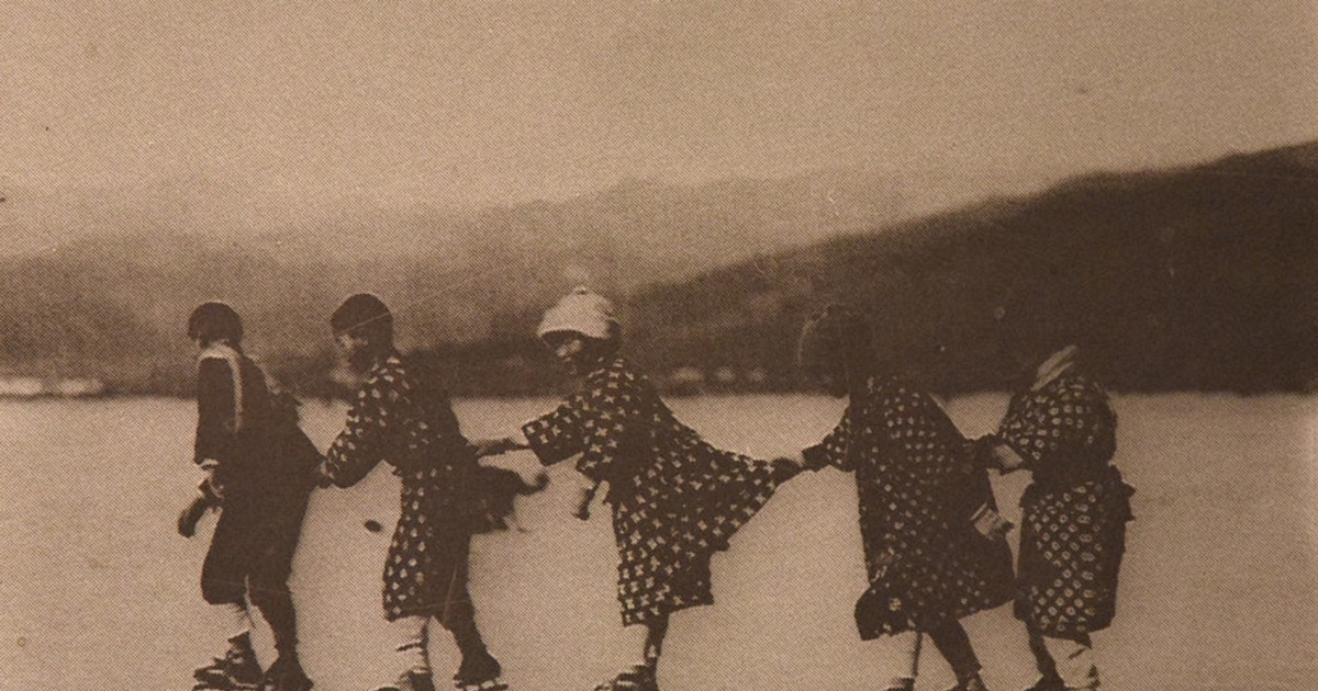 下駄スケート、国文化財に 諏訪湖博物館所蔵130点 117年前に誕生、全国